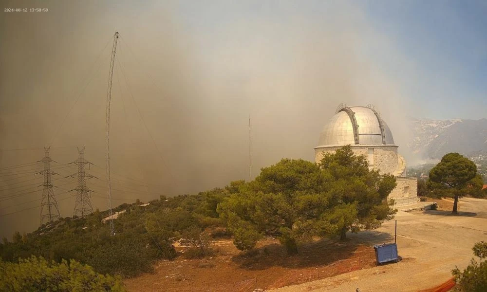 Φωτιές στην Αττική: Συναγερμός στην Πυροσβεστική - Νέα αναζωπύρωση στο Αστεροσκοπείο